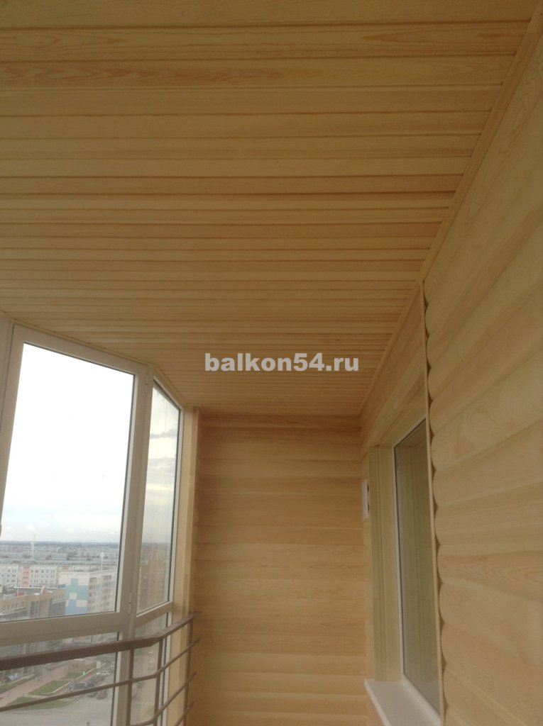 Обшивка балкона блок-хаусом Экстра